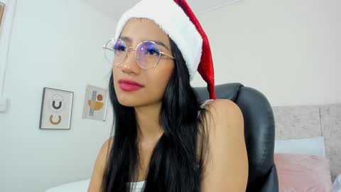 Snapshot of naomiiii__ chatting on December 2024 01:51:02 AM naomiiii online show from December 2024 01:51:02 AM