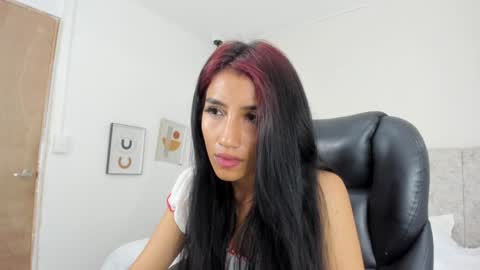 Snapshot of naomiiii__ chatting on December 2024 02:15:02 AM naomiiii online show from December 2024 02:15:02 AM