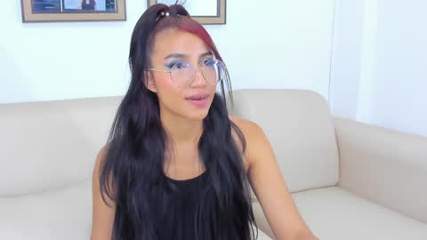Snapshot of naomiiii__ chatting on January 2025 01:08:01 AM naomiiii online show from January 2025 01:08:01 AM