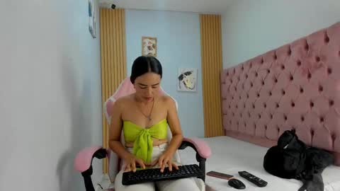 naomis_35 online show from October 2025 05:01:01 PM