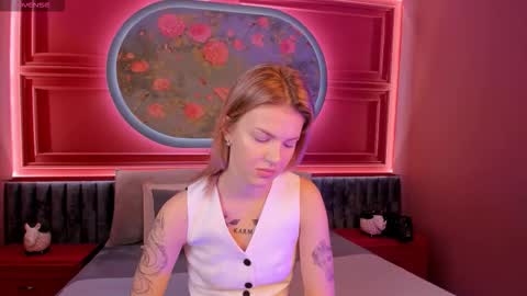 Naomi online show from October 2025 07:35:02 PM