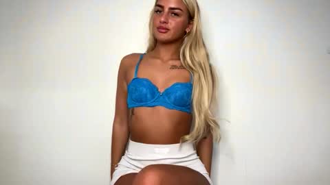 Snapshot of naomixrae chatting on October 2025 09:41:02 AM Naomi online show from October 2025 09:41:02 AM