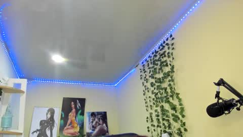 naomy online show from December 2024 02:10:02 AM