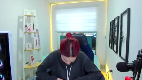 naomy online show from October 2025 09:05:02 PM