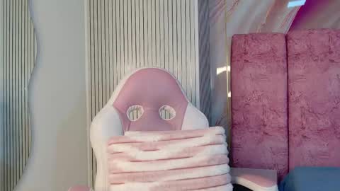 Naomy  online show from April 2026 02:09:02 PM