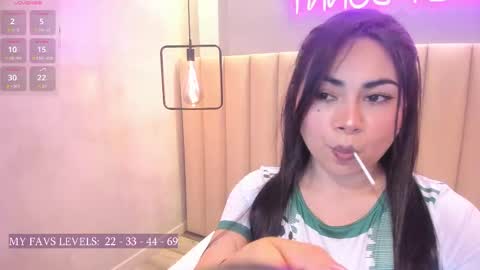 Snapshot of naomymonroe_ chatting on September 2025 09:37:02 PM Naomy online show from September 2025 09:37:02 PM