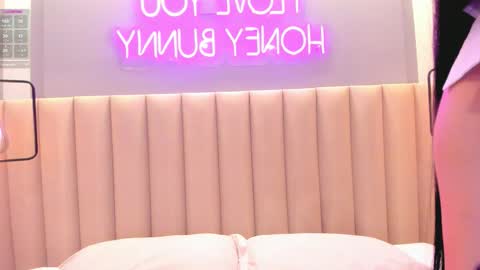 Snapshot of naomymonroe_ chatting on October 2025 09:48:02 PM Naomy online show from October 2025 09:48:02 PM