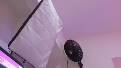 Nascary Fox online show from November 2025 02:43:02 PM