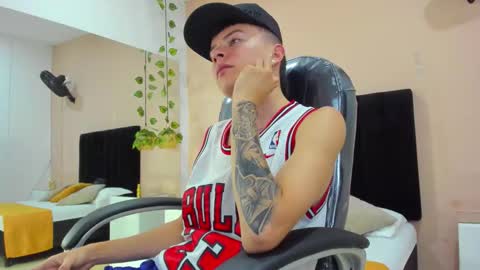 Nascary Fox online show from December 2025 07:20:02 PM