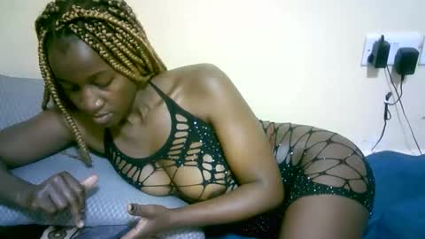 Marie online show from September 2025 07:35:01 PM