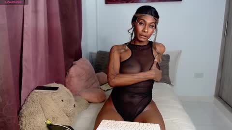 Julieth  online show from February 2025 12:09:01 AM