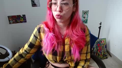 Snapshot of nat_lau chatting on September 2025 09:52:02 PM Nat online show from September 2025 09:52:02 PM