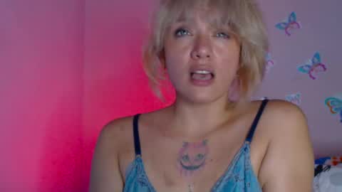 Snapshot of natalia_33 chatting on February 2025 09:05:02 AM Natalia online show from February 2025 09:05:02 AM