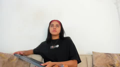 Naty  online show from October 2025 12:17:01 PM