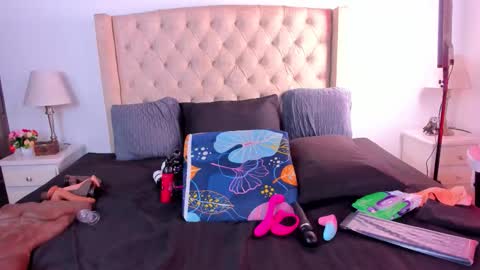 Natalia online show from September 2025 03:21:01 AM