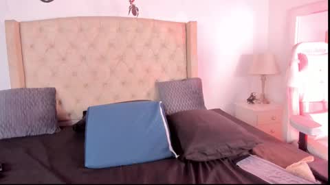 Natalia online show from November 2025 03:52:02 AM