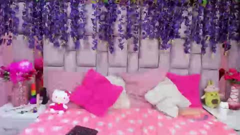 Snapshot of natalia_pinkk chatting on December 2024 11:49:01 PM natalia pinkk online show from December 2024 11:49:01 PM