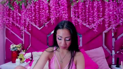 Snapshot of natalia_pinkk chatting on February 2025 06:08:01 AM natalia pinkk online show from February 2025 06:08:01 AM