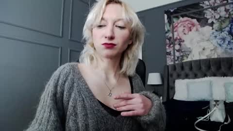 Snapshot of natalie_bitton chatting on December 2024 07:36:01 AM Natalie online show from December 2024 07:36:01 AM