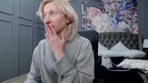 Snapshot of natalie_bitton chatting on December 2024 07:32:01 AM Natalie online show from December 2024 07:32:01 AM