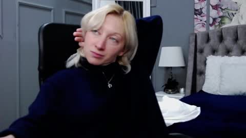 Snapshot of natalie_bitton chatting on December 2024 09:29:02 AM Natalie online show from December 2024 09:29:02 AM