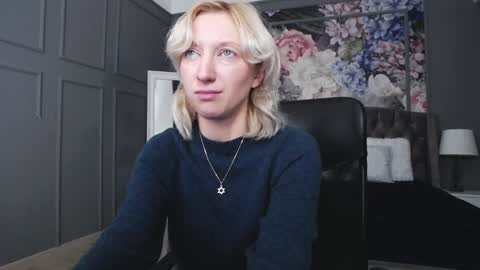 Snapshot of natalie_bitton chatting on December 2024 07:58:02 AM Natalie online show from December 2024 07:58:02 AM