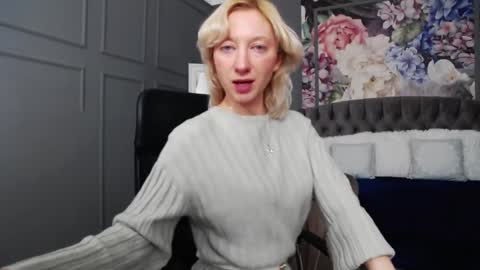 Snapshot of natalie_bitton chatting on December 2024 07:29:02 AM Natalie online show from December 2024 07:29:02 AM