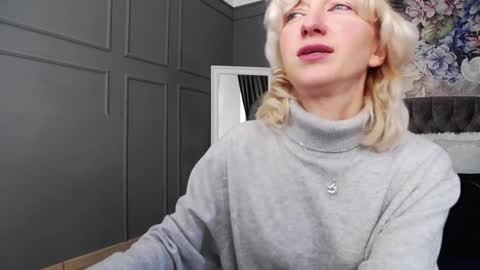 Snapshot of natalie_bitton chatting on December 2024 07:57:01 AM Natalie online show from December 2024 07:57:01 AM