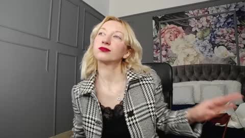 Snapshot of natalie_bitton chatting on December 2024 07:56:02 AM Natalie online show from December 2024 07:56:02 AM