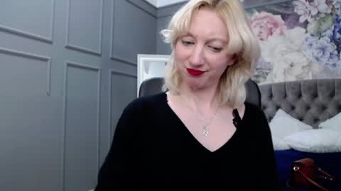 Snapshot of natalie_bitton chatting on December 2024 09:05:02 AM Natalie online show from December 2024 09:05:02 AM