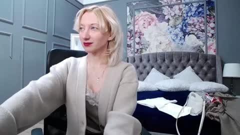 Snapshot of natalie_bitton chatting on December 2024 07:14:01 AM Natalie online show from December 2024 07:14:01 AM