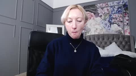 Snapshot of natalie_bitton chatting on December 2024 07:40:02 AM Natalie online show from December 2024 07:40:02 AM