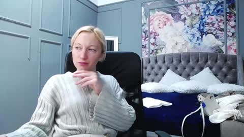 Snapshot of natalie_bitton chatting on December 2024 06:14:01 AM Natalie online show from December 2024 06:14:01 AM