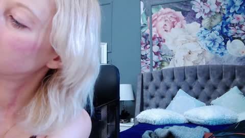 Snapshot of natalie_bitton chatting on January 2025 07:41:02 AM Natalie online show from January 2025 07:41:02 AM