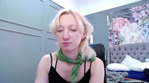 Snapshot of natalie_bitton chatting on January 2025 11:00:02 AM Natalie online show from January 2025 11:00:02 AM