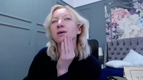 Snapshot of natalie_bitton chatting on January 2025 10:46:01 AM Natalie online show from January 2025 10:46:01 AM