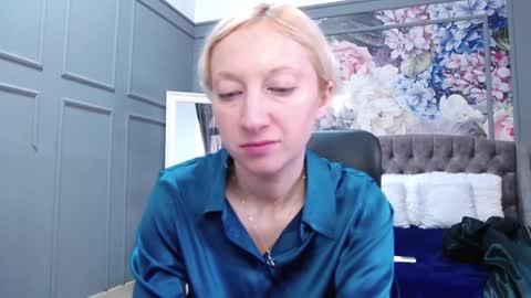 Snapshot of natalie_bitton chatting on January 2025 09:48:01 AM Natalie online show from January 2025 09:48:01 AM
