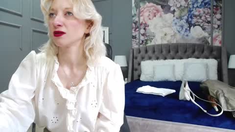 Snapshot of natalie_bitton chatting on January 2025 07:46:02 AM Natalie online show from January 2025 07:46:02 AM