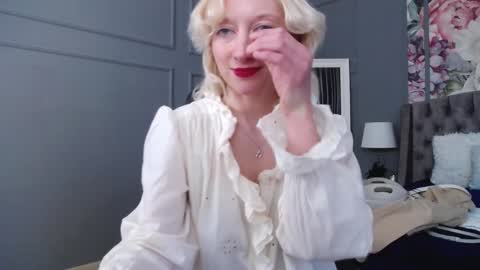 Snapshot of natalie_bitton chatting on January 2025 01:52:01 PM Natalie online show from January 2025 01:52:01 PM