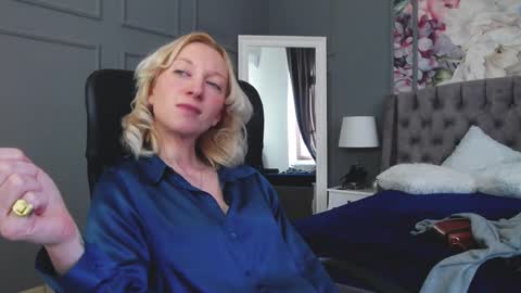 Snapshot of natalie_bitton chatting on January 2025 10:47:01 AM Natalie online show from January 2025 10:47:01 AM