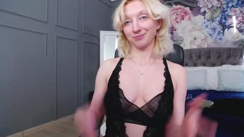 Snapshot of natalie_bitton chatting on January 2025 10:59:01 AM Natalie online show from January 2025 10:59:01 AM
