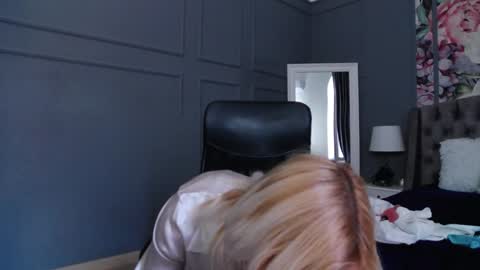 Snapshot of natalie_bitton chatting on January 2025 12:04:02 PM Natalie online show from January 2025 12:04:02 PM