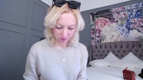 Snapshot of natalie_bitton chatting on January 2025 09:55:02 AM Natalie online show from January 2025 09:55:02 AM
