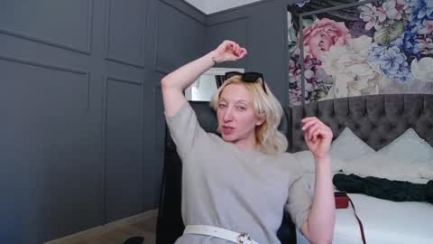 Snapshot of natalie_bitton chatting on January 2025 01:01:01 PM Natalie online show from January 2025 01:01:01 PM
