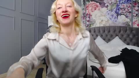 Snapshot of natalie_bitton chatting on January 2025 08:41:01 AM Natalie online show from January 2025 08:41:01 AM