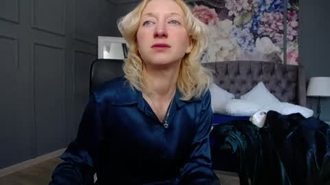 Snapshot of natalie_bitton chatting on January 2025 07:08:02 AM Natalie online show from January 2025 07:08:02 AM