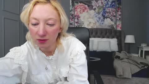 Snapshot of natalie_bitton chatting on January 2025 07:03:01 AM Natalie online show from January 2025 07:03:01 AM