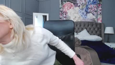 Snapshot of natalie_bitton chatting on February 2025 06:13:01 AM Natalie online show from February 2025 06:13:01 AM