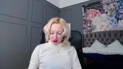 Snapshot of natalie_bitton chatting on February 2025 09:19:01 AM Natalie online show from February 2025 09:19:01 AM
