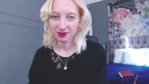 Snapshot of natalie_bitton chatting on February 2025 10:00:01 AM Natalie online show from February 2025 10:00:01 AM